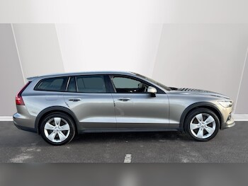 Used Volvo V60 2019 for sale - 77404466: Photo