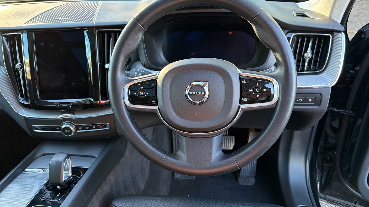 Used Volvo XC60 2023 for sale - 76653235: Photo 10