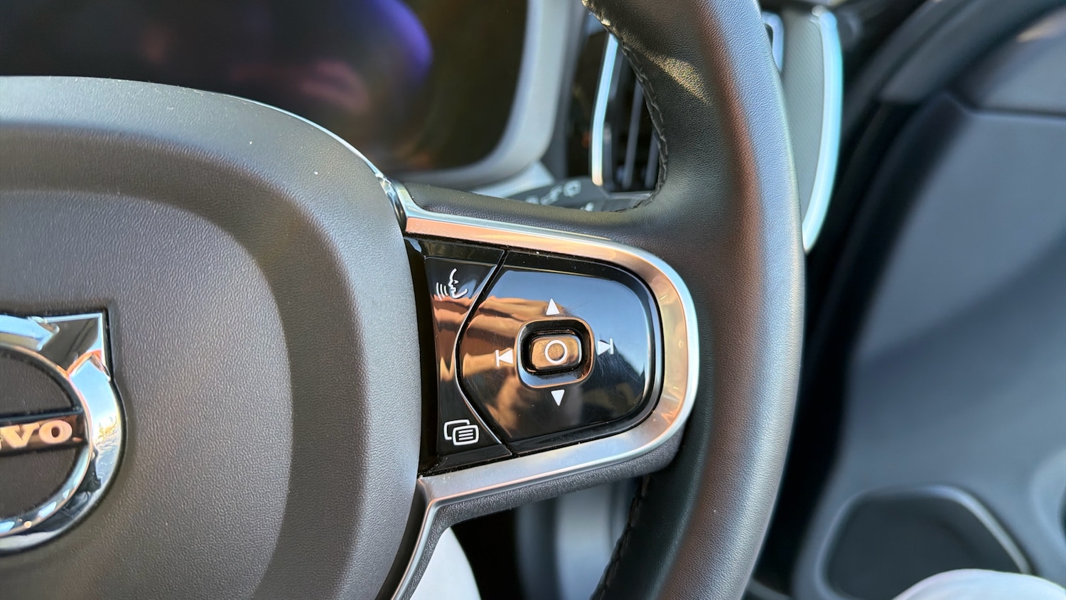 Used Volvo XC60 2023 for sale - 76653235: Photo 21