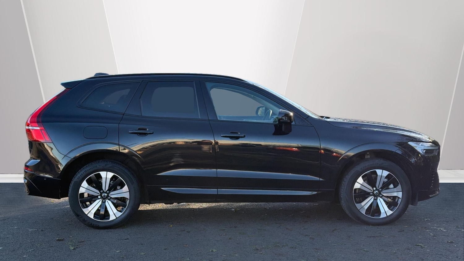 Used Volvo XC60 2023 for sale - 76653235: Photo 3