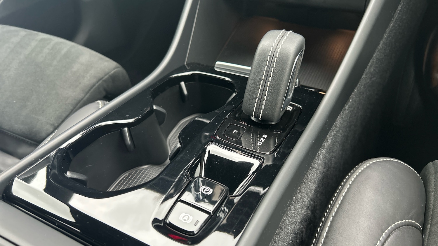 Used Volvo XC40 2022 for sale - 76653229: Photo 25