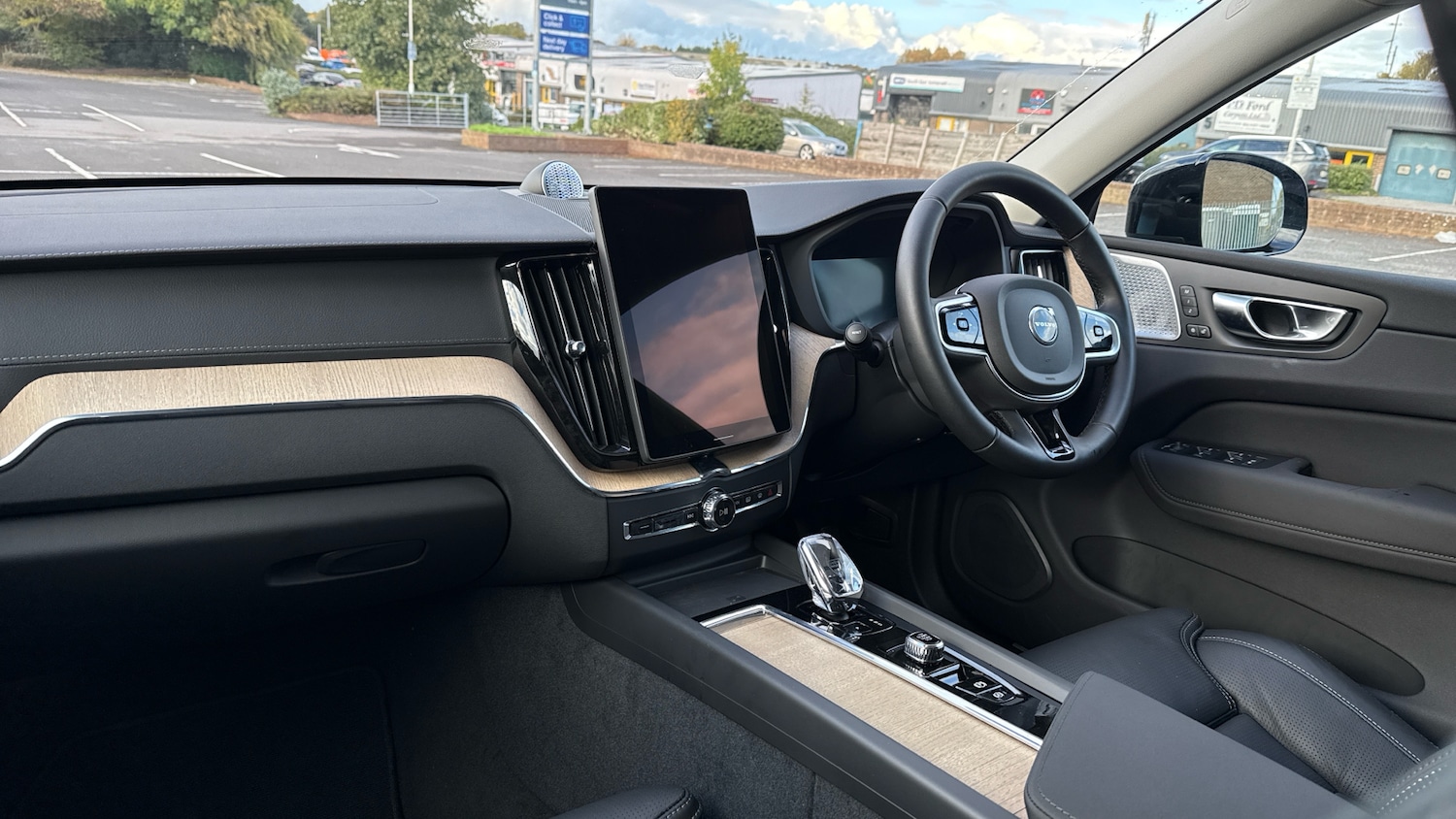 Used Volvo XC60 2025 for sale - 77715267: Photo 4