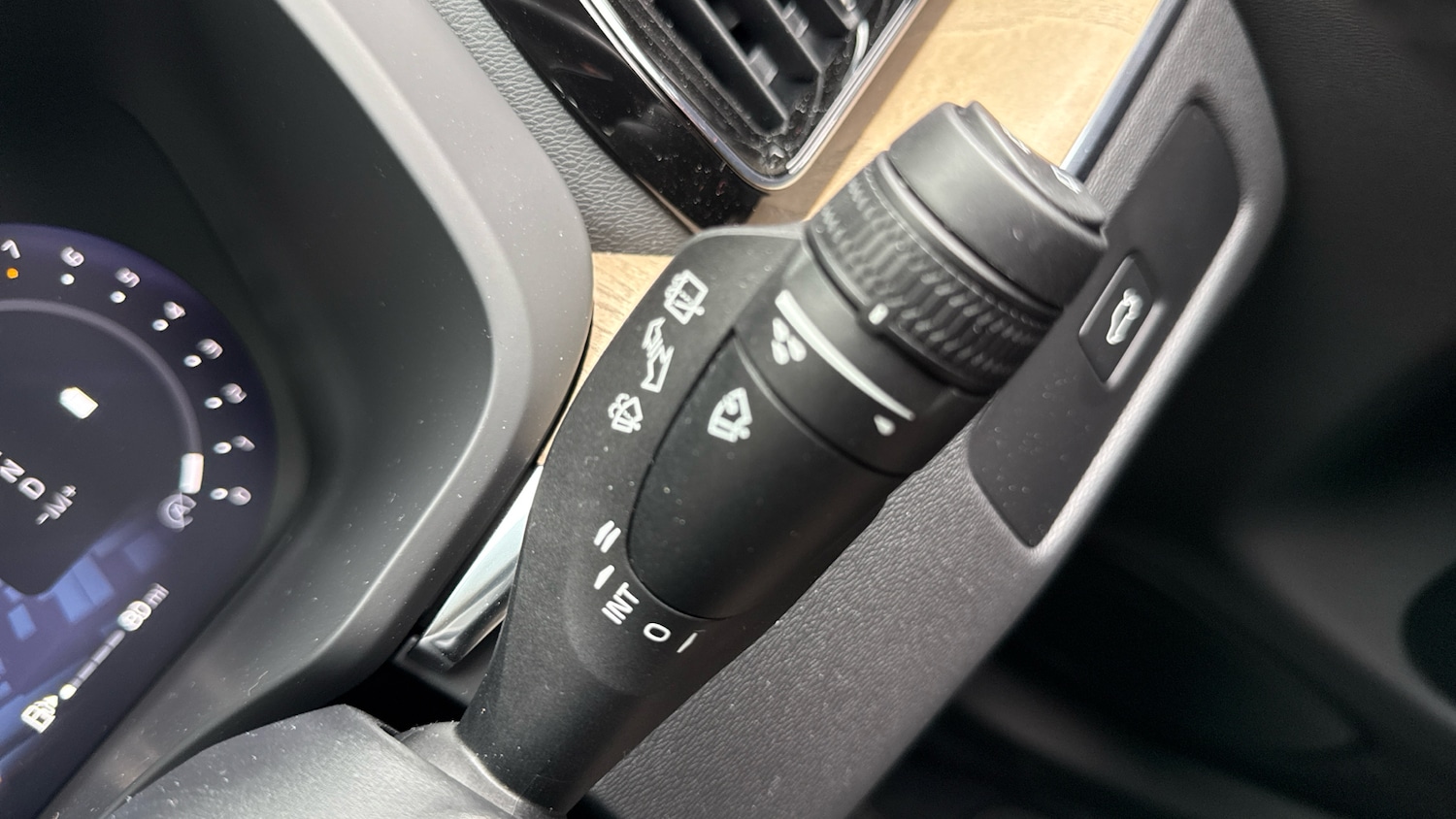 Used Volvo XC60 2025 for sale - 76835322: Photo 25