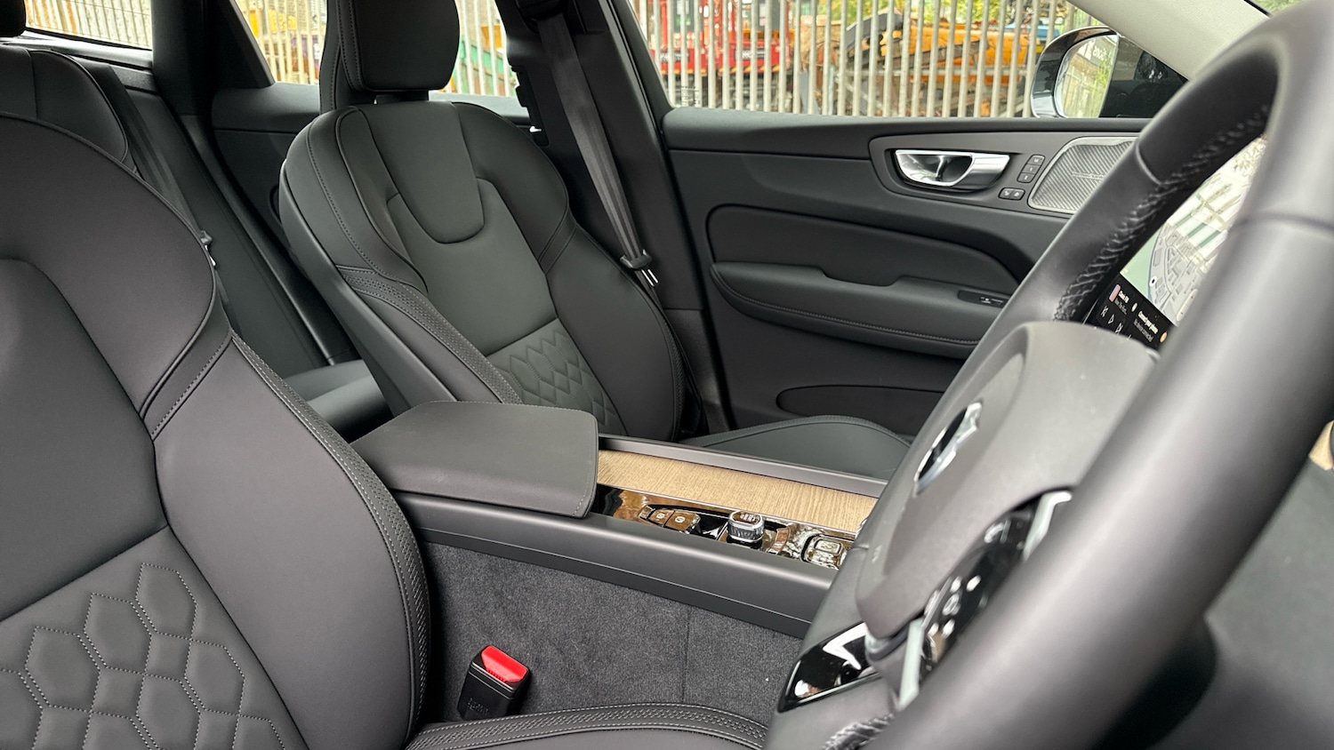 Used Volvo XC60 2025 for sale - 76835322: Photo 9