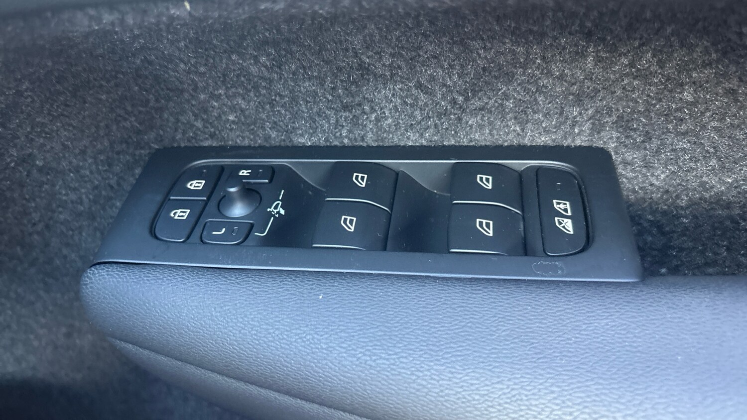 Used Volvo XC40 2024 for sale - 75895300: Photo 28