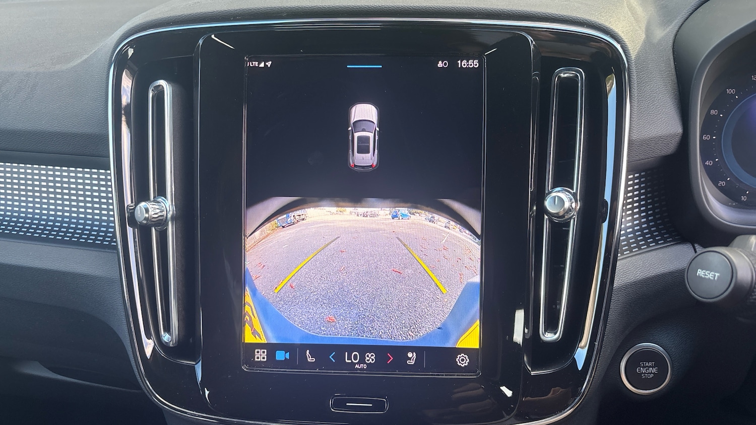 Used Volvo XC40 2024 for sale - 75895300: Photo 32