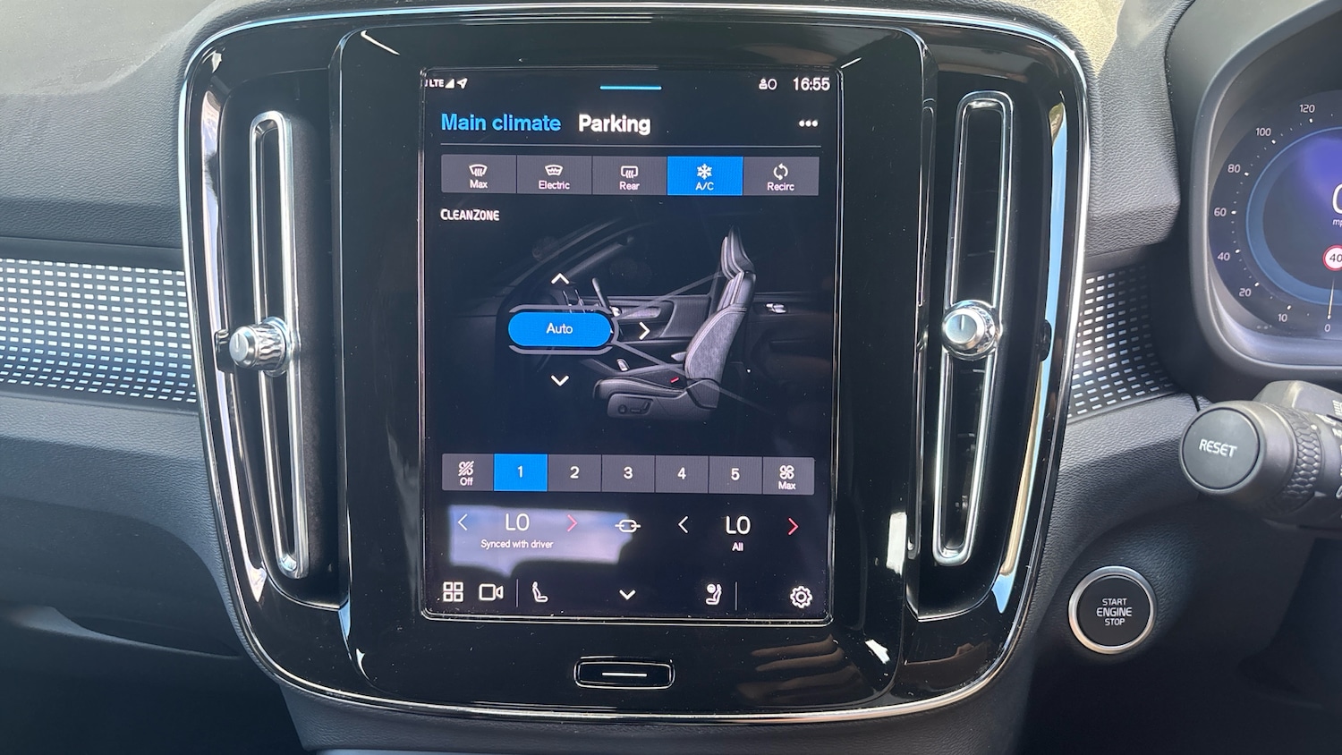 Used Volvo XC40 2024 for sale - 75895300: Photo 33