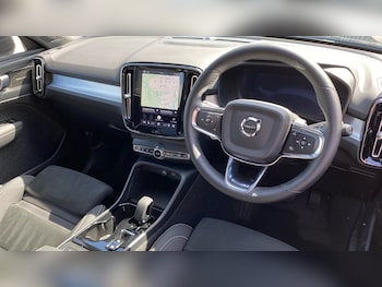 Used Volvo XC40 2025 for sale - 79099495: Photo
