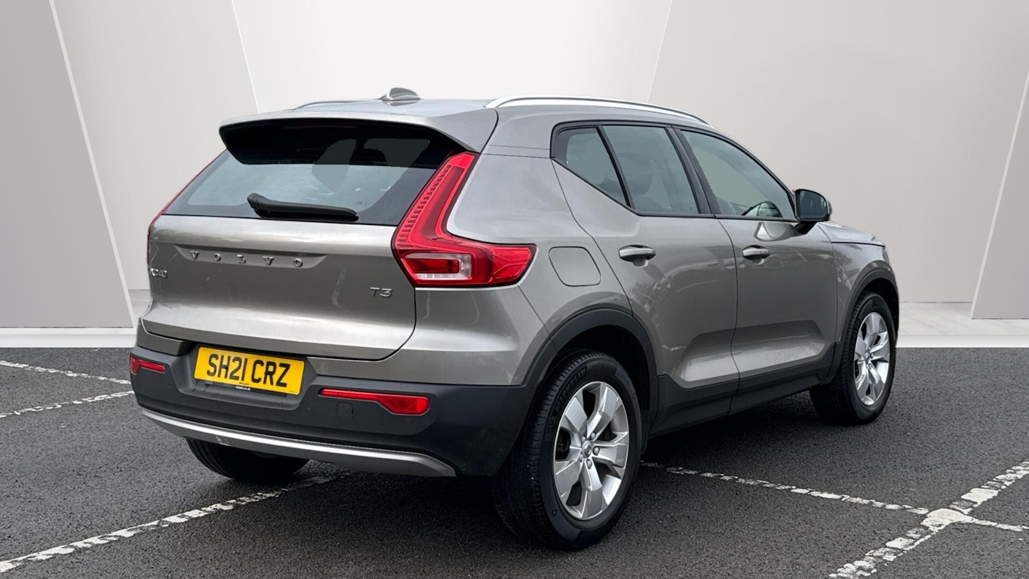 Used Volvo XC40 2021 for sale - 77435612: Photo 2