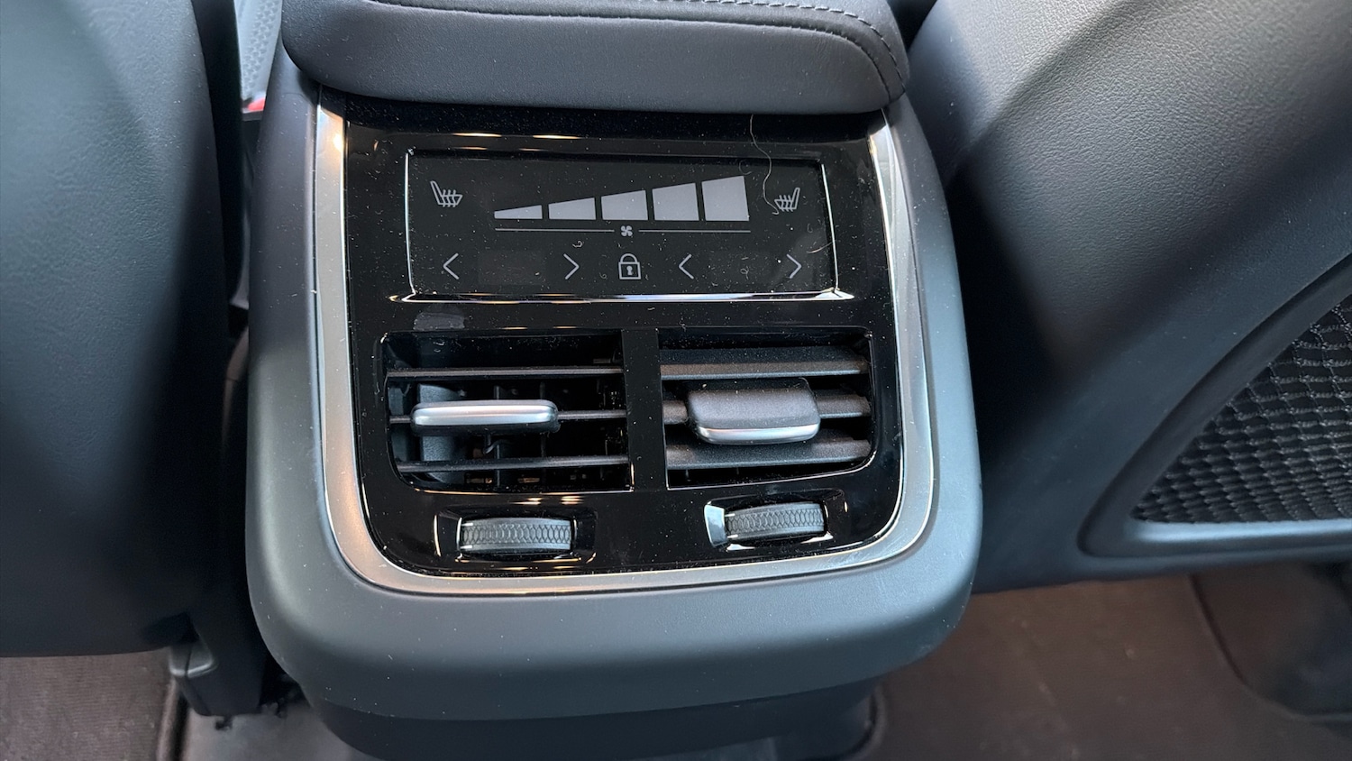 Used Volvo XC60 2025 for sale - 76835334: Photo 31