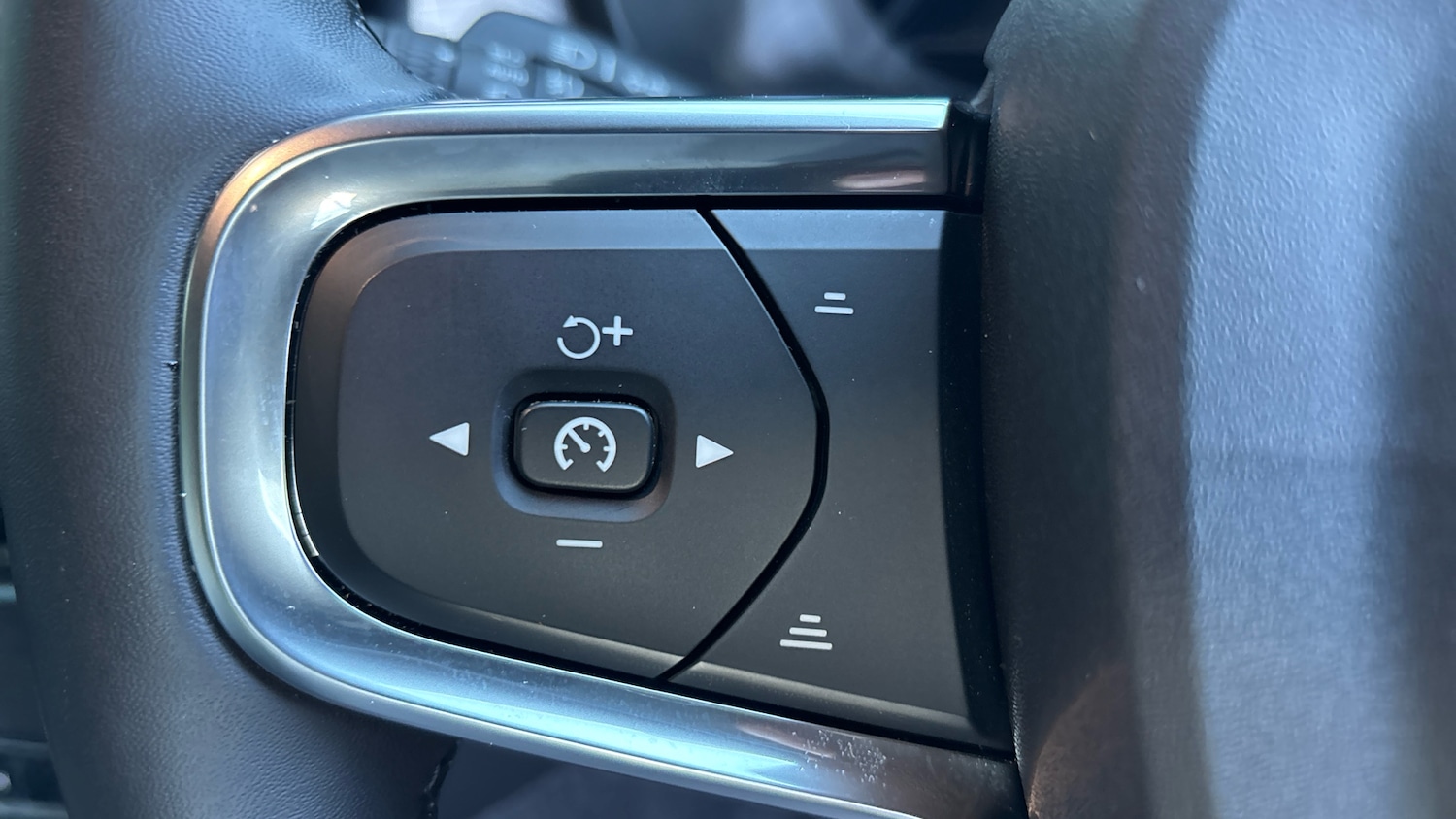 Used Volvo XC40 2025 for sale - 76653340: Photo 18