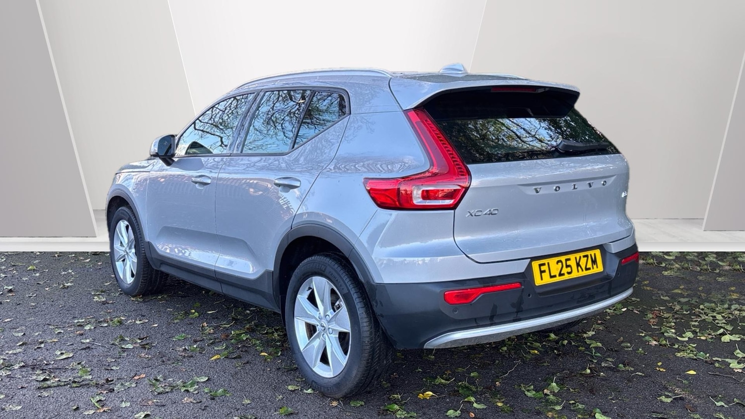Used Volvo XC40 2025 for sale - 76653340: Photo 2