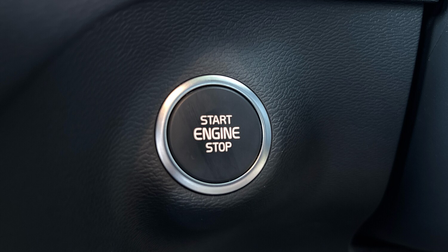 Used Volvo XC40 2025 for sale - 76653340: Photo 23