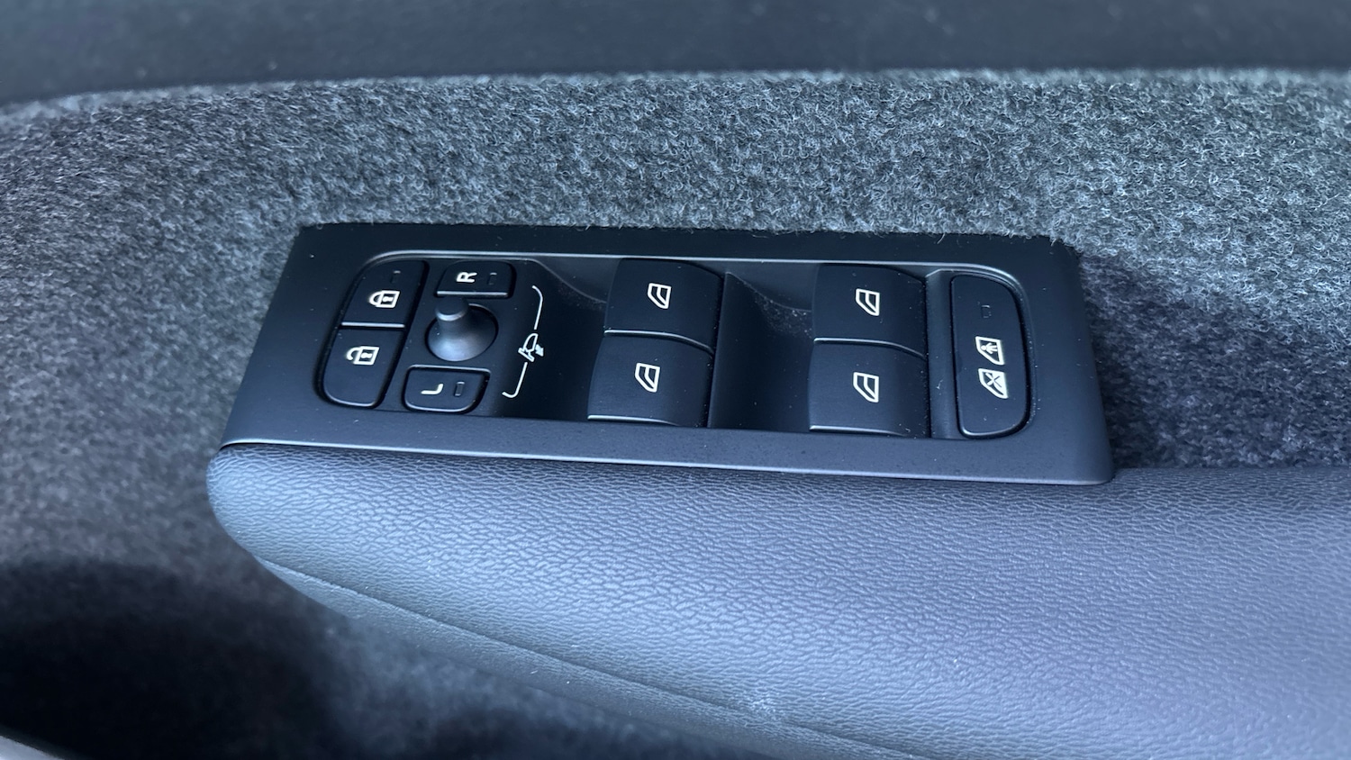 Used Volvo XC40 2025 for sale - 76653340: Photo 28