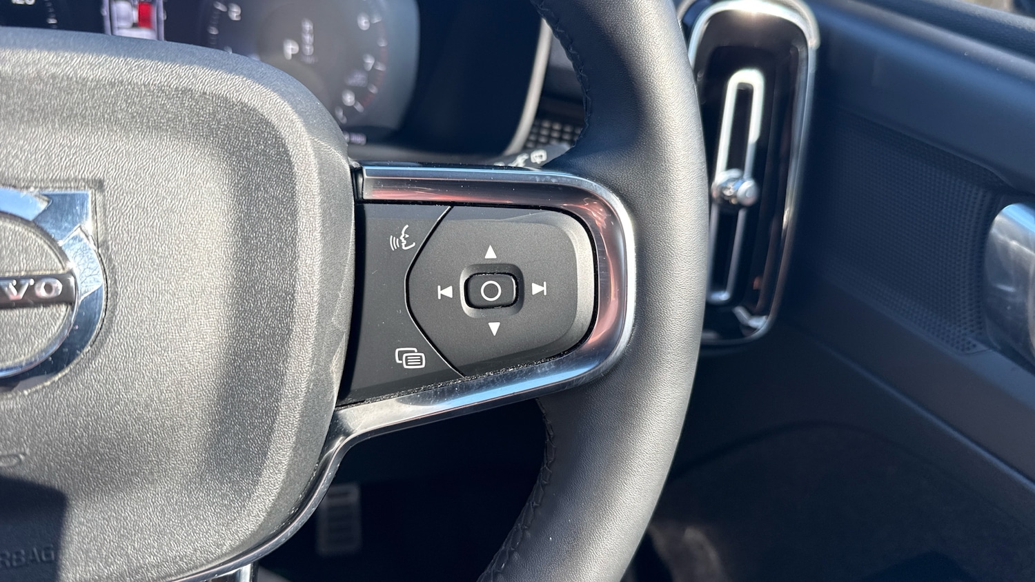 Used Volvo XC40 2021 for sale - 77935127: Photo 20