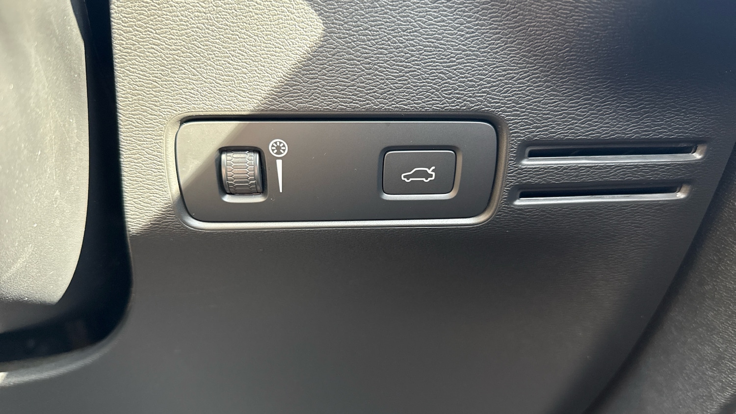 Used Volvo XC40 2021 for sale - 77935127: Photo 31