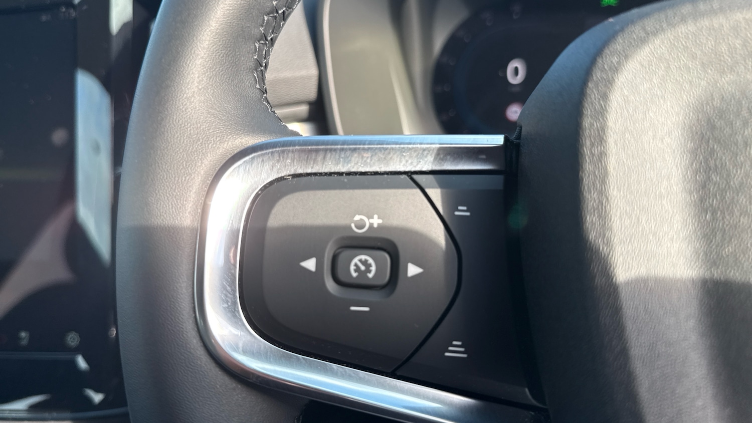 Used Volvo XC40 2024 for sale - 77435607: Photo 19