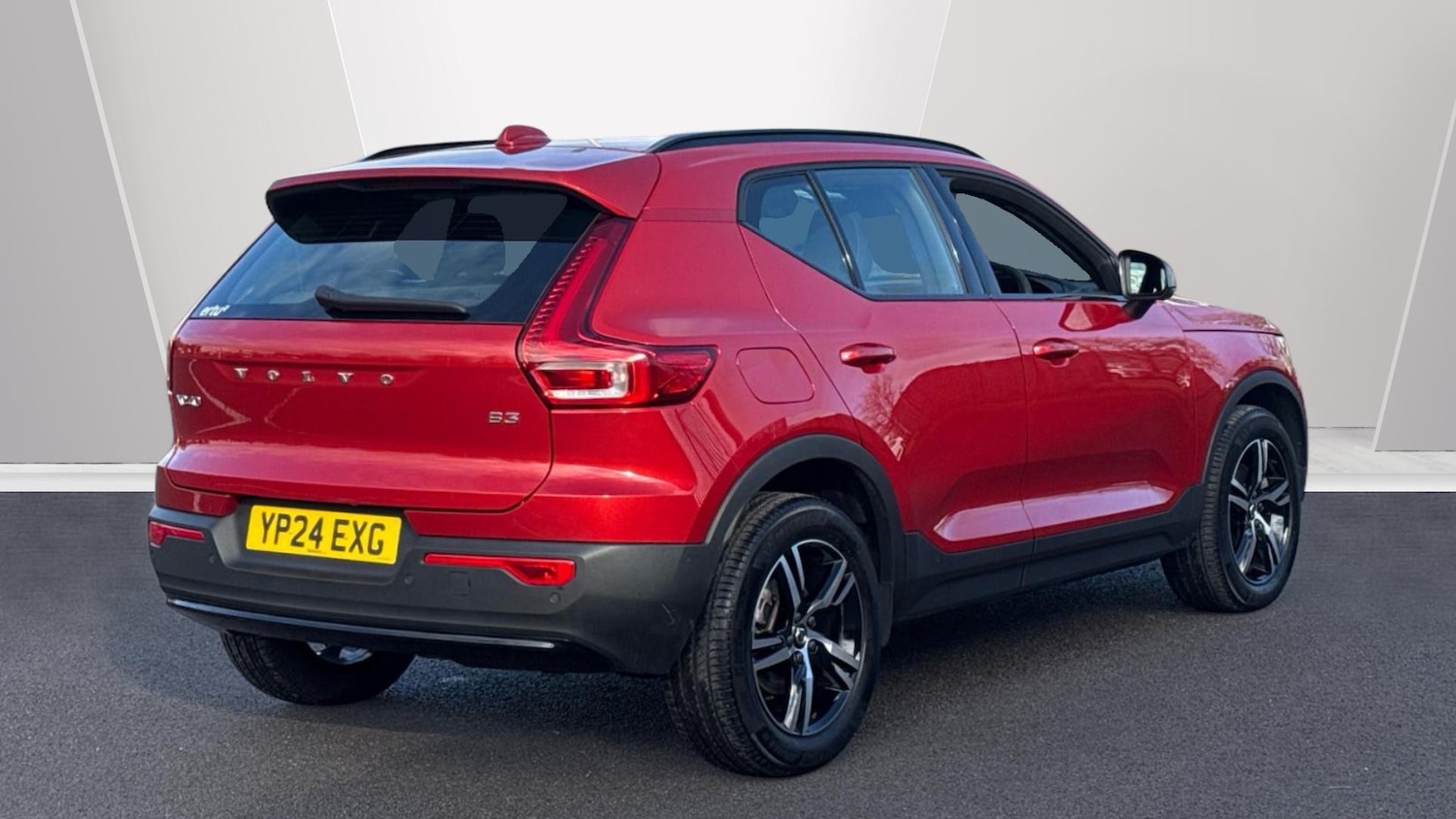 Used Volvo XC40 2024 for sale - 77435607: Photo 2