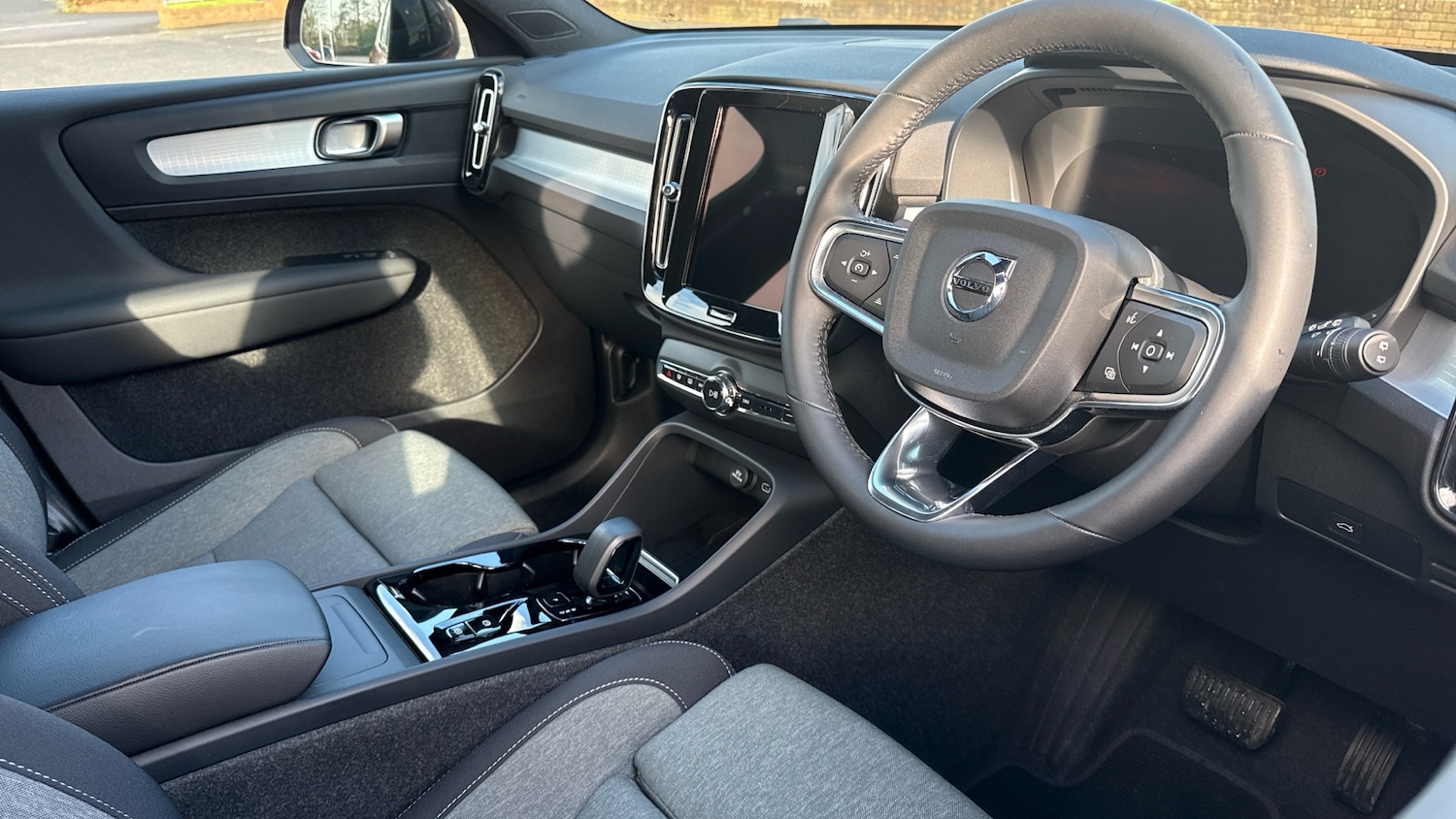 Used Volvo XC40 2024 for sale - 77435607: Photo 4