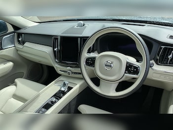 Used Volvo XC60 2023 for sale - 78838395: Photo