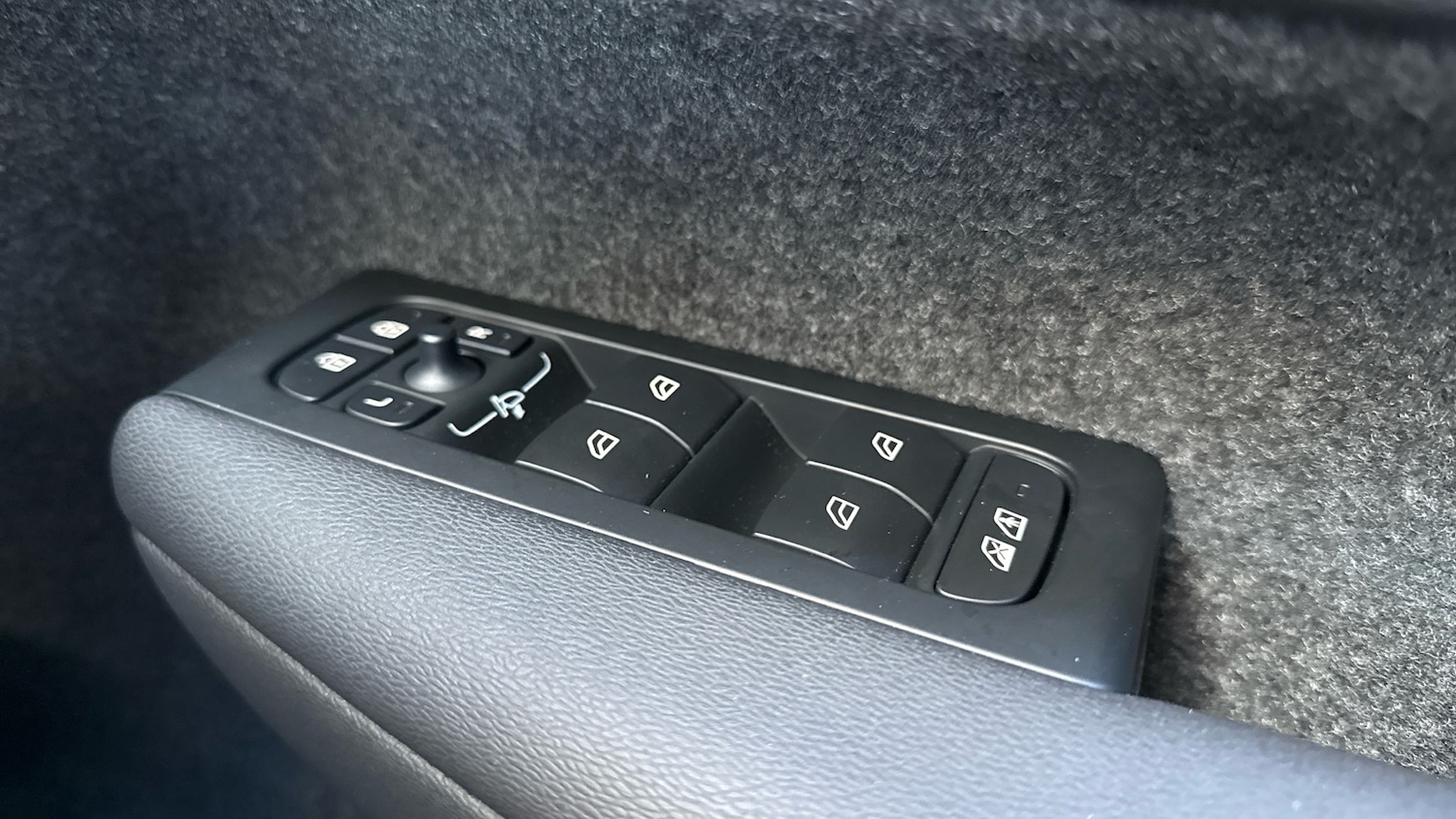 Used Volvo XC40 2025 for sale - 76835359: Photo 28