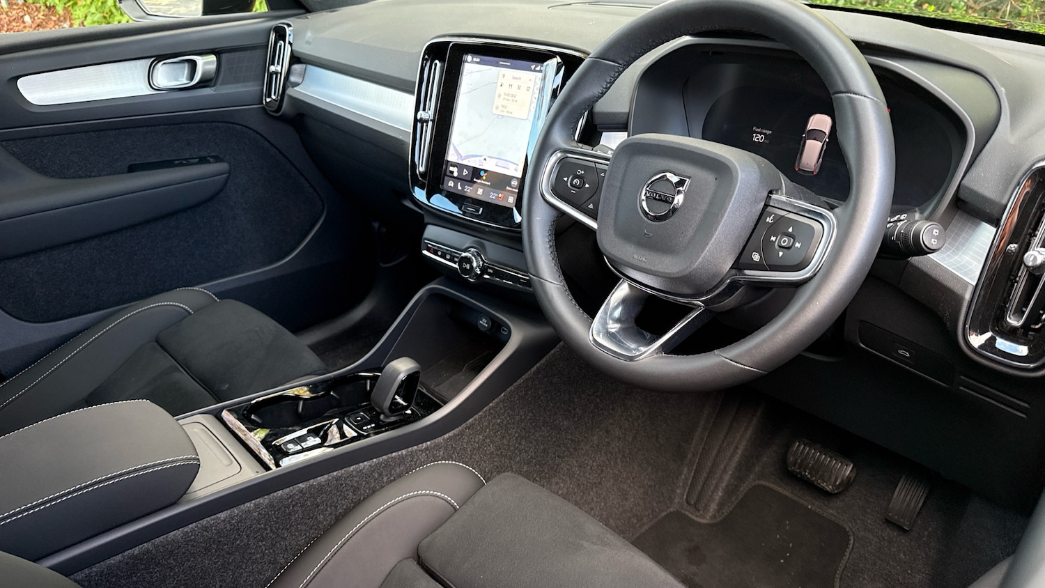 Used Volvo XC40 2025 for sale - 76835359: Photo 5