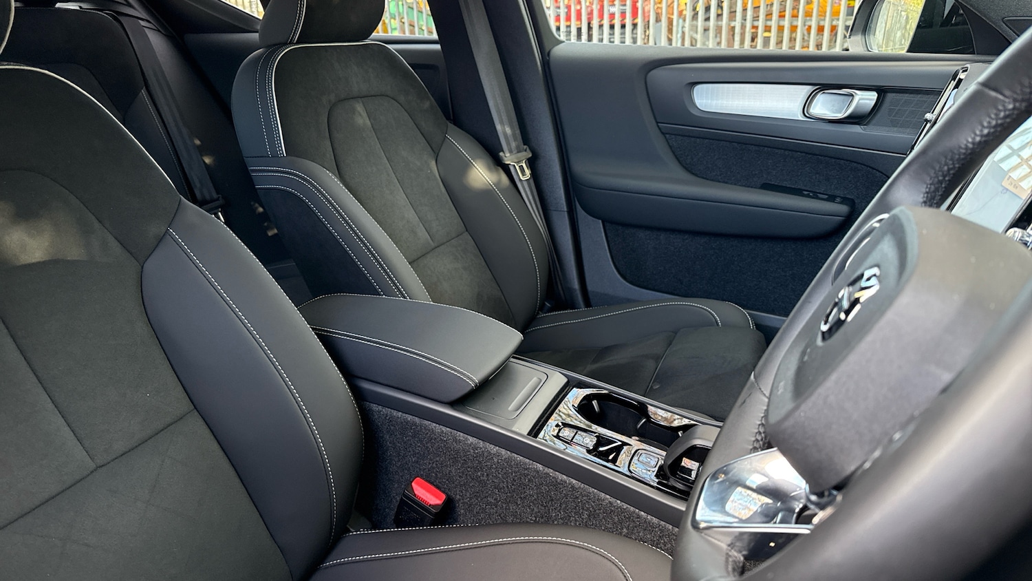 Used Volvo XC40 2025 for sale - 76835359: Photo 9