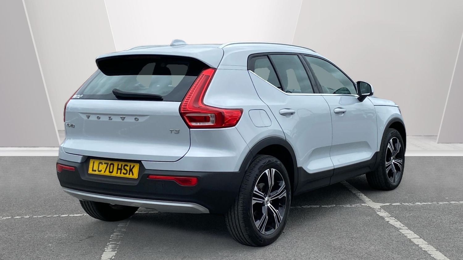 Used Volvo XC40 2020 for sale - 78107263: Photo 2
