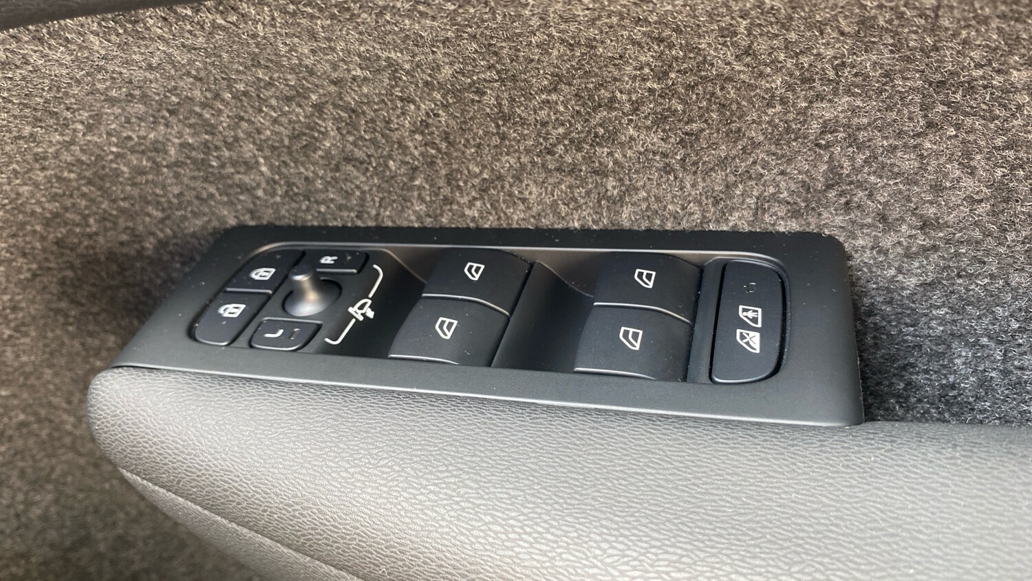 Used Volvo XC40 2025 for sale - 76653326: Photo 26