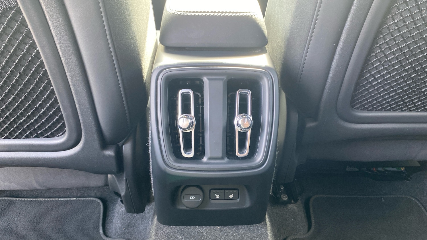 Used Volvo XC40 2025 for sale - 76653326: Photo 40