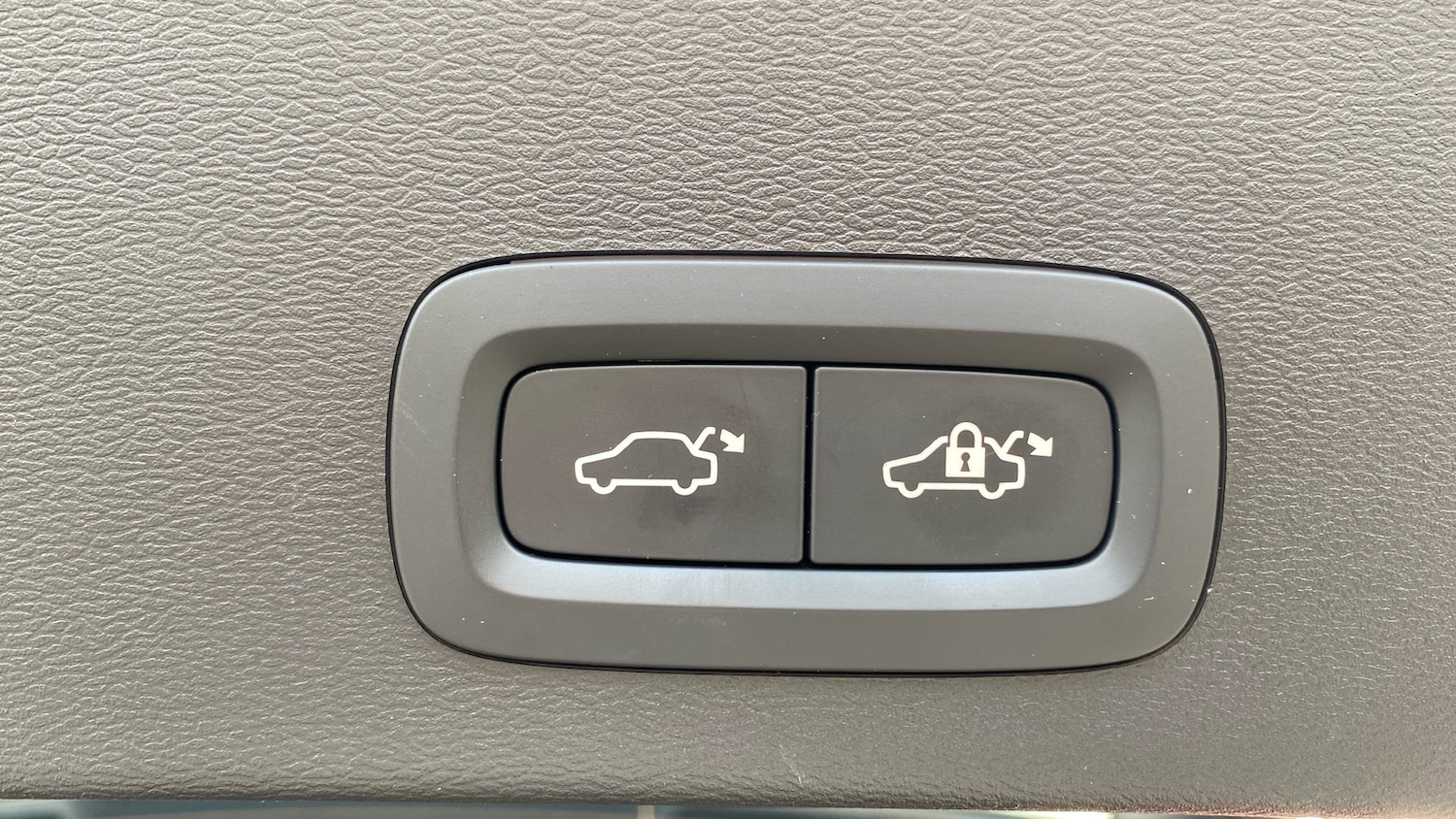 Used Volvo XC40 2025 for sale - 76653326: Photo 43