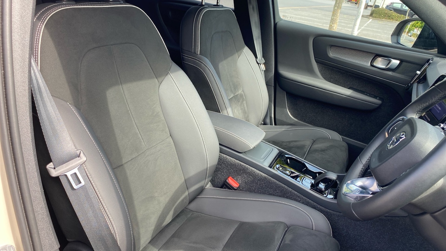 Used Volvo XC40 2025 for sale - 76653326: Photo 9