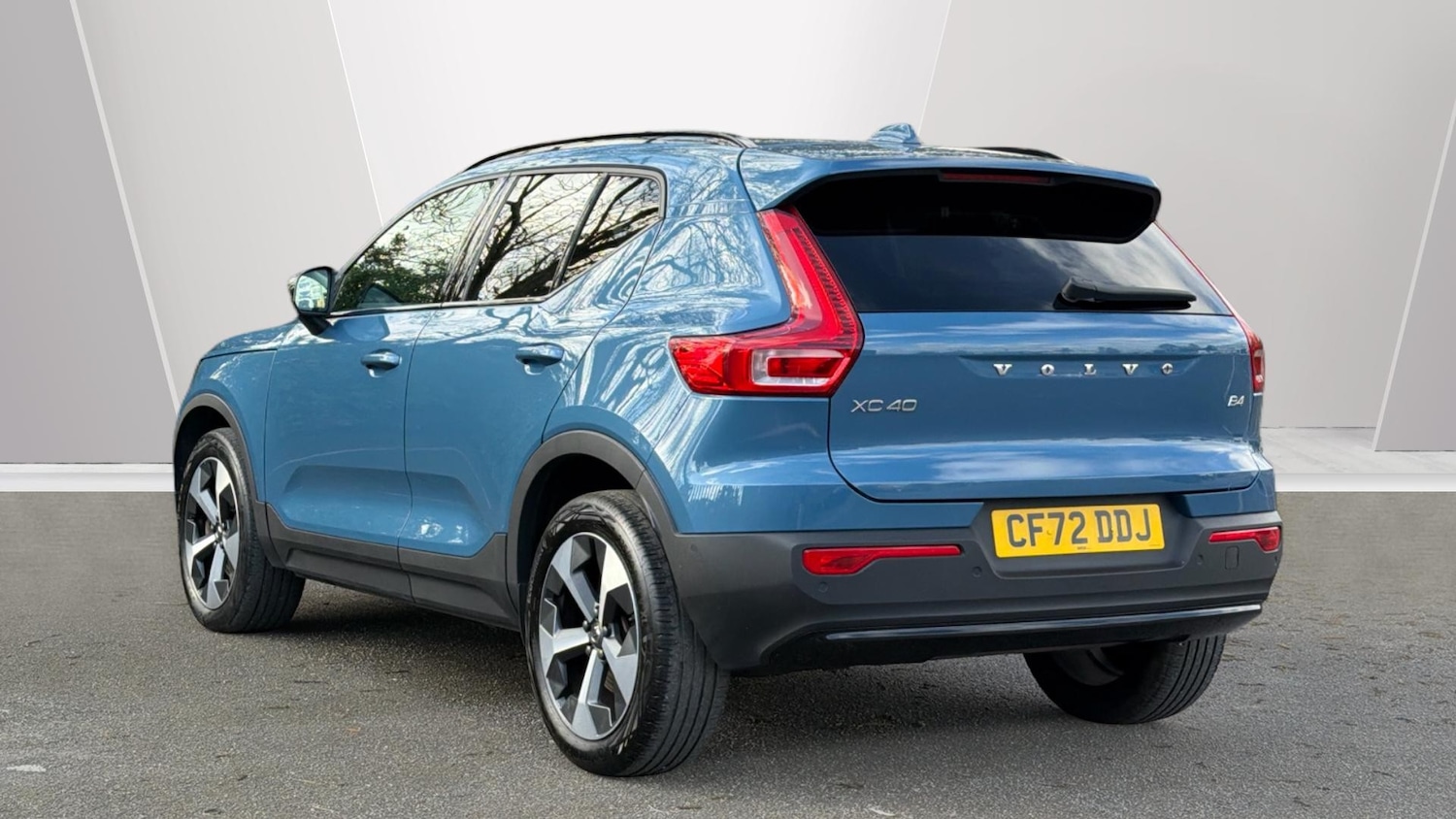 Used Volvo XC40 2023 for sale - 77760512: Photo 2