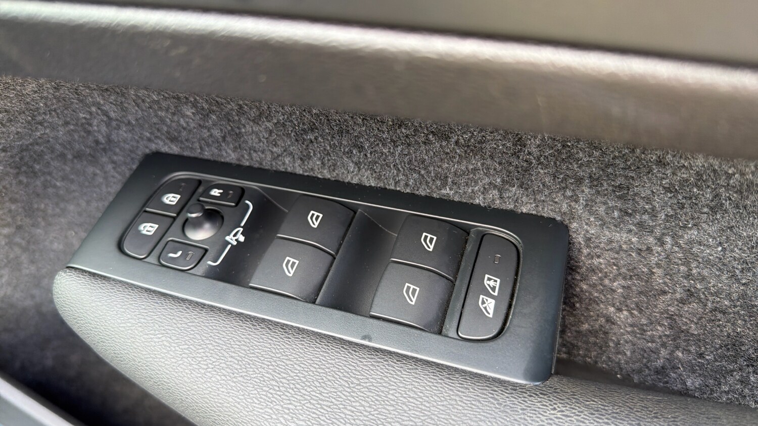 Used Volvo XC40 2023 for sale - 77760512: Photo 23