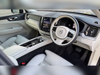 Used Volvo XC60 2023 for sale - 77404465: Photo