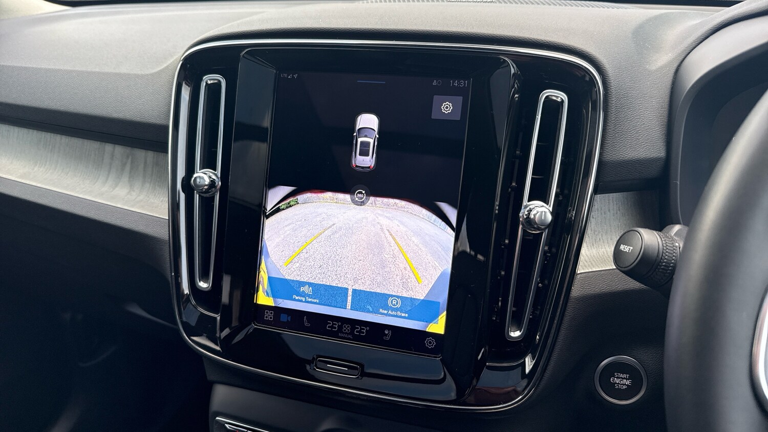 Used Volvo XC40 2025 for sale - 76725509: Photo 16