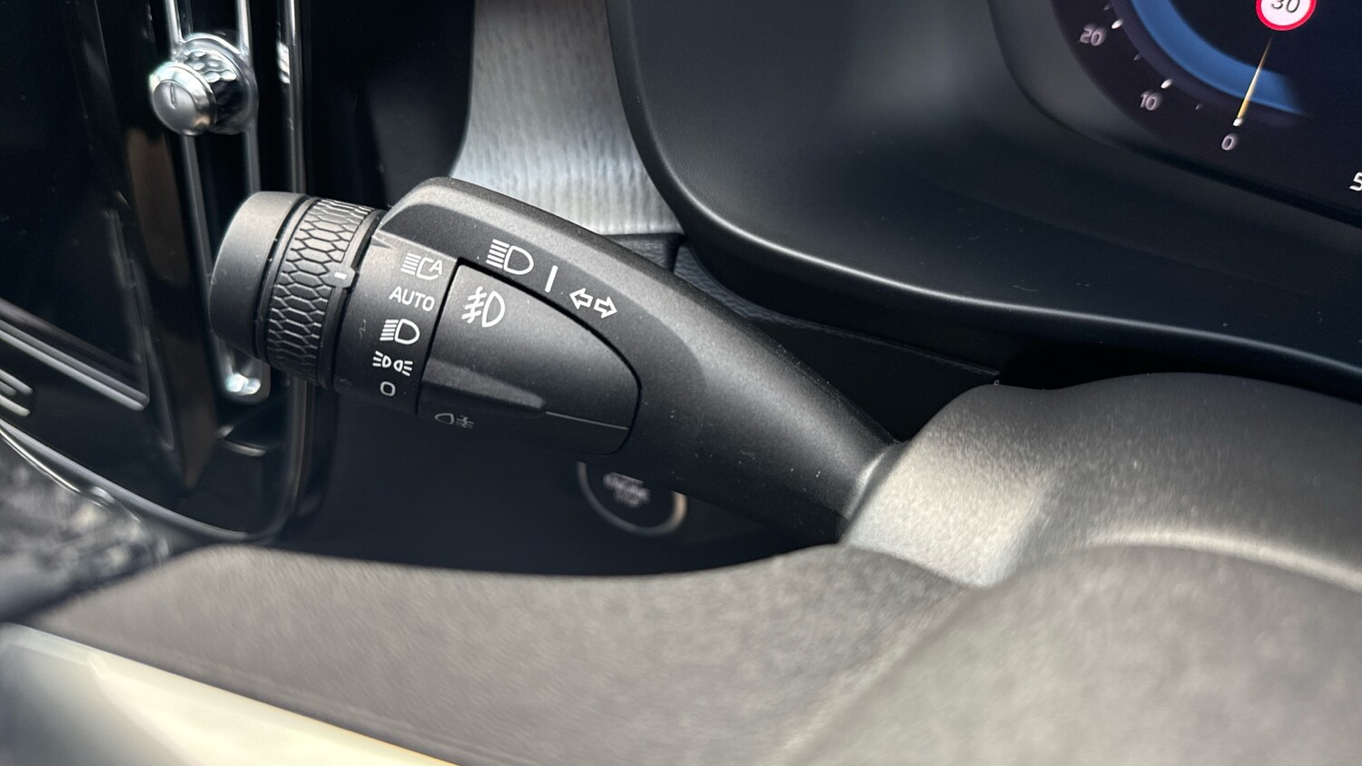 Used Volvo XC40 2025 for sale - 76725509: Photo 17