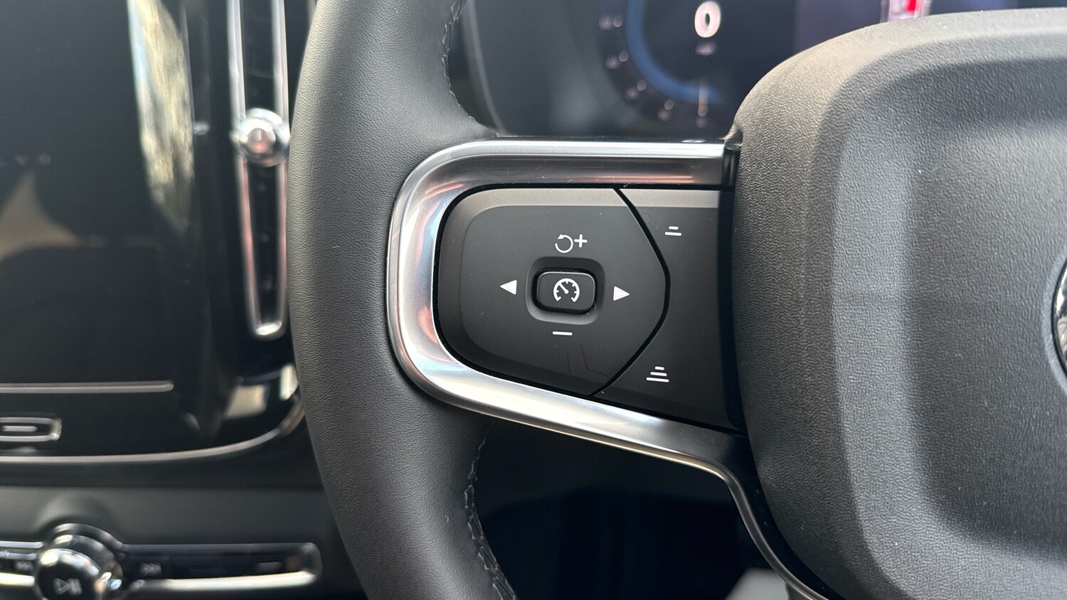 Used Volvo XC40 2025 for sale - 76725509: Photo 18