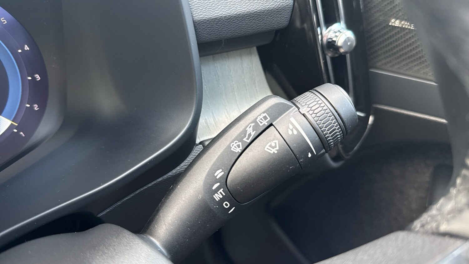 Used Volvo XC40 2025 for sale - 76725509: Photo 20