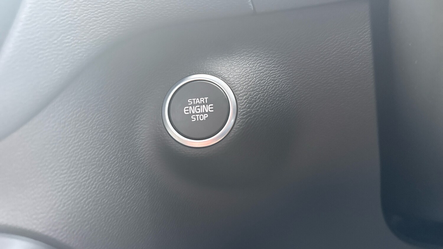 Used Volvo XC40 2025 for sale - 76725509: Photo 24