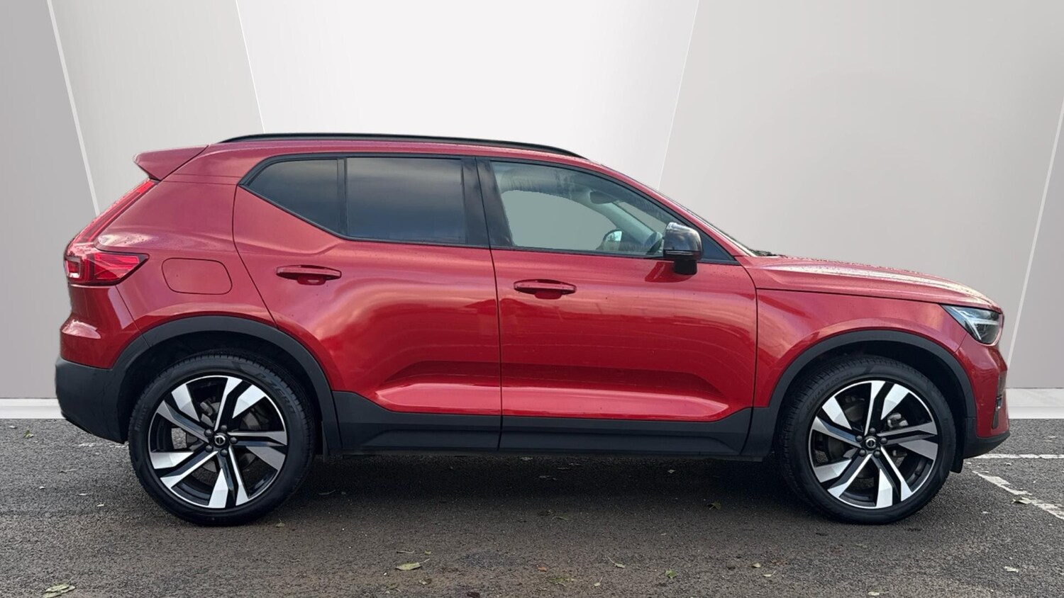 Used Volvo XC40 2025 for sale - 76725509: Photo 3