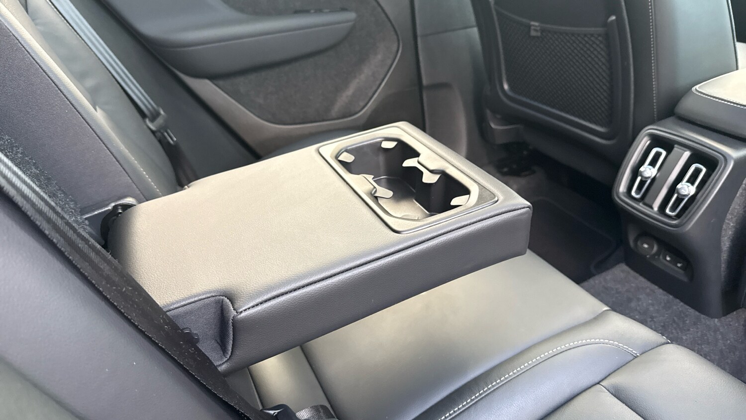 Used Volvo XC40 2025 for sale - 76725509: Photo 31