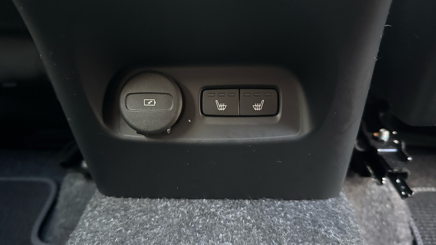 Used Volvo XC40 2025 for sale - 76725509: Photo 35