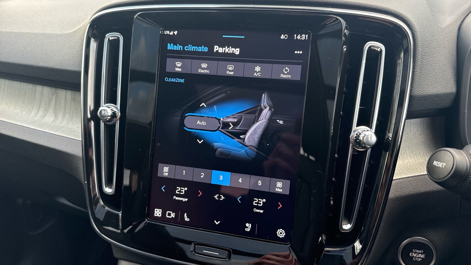 Used Volvo XC40 2025 for sale - 76725509: Photo 38