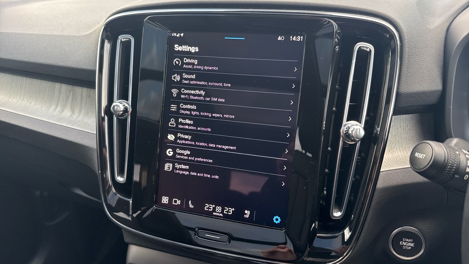 Used Volvo XC40 2025 for sale - 76725509: Photo 39