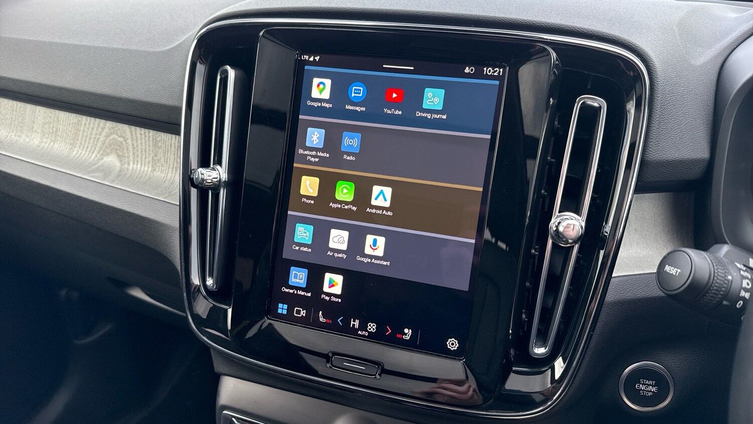 Used Volvo XC40 2024 for sale - 76653249: Photo 12