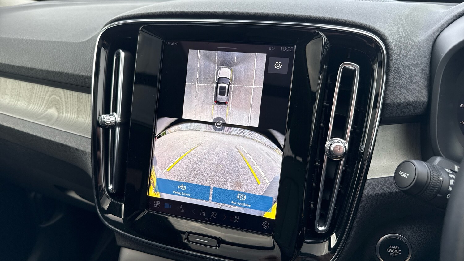 Used Volvo XC40 2024 for sale - 76653249: Photo 17