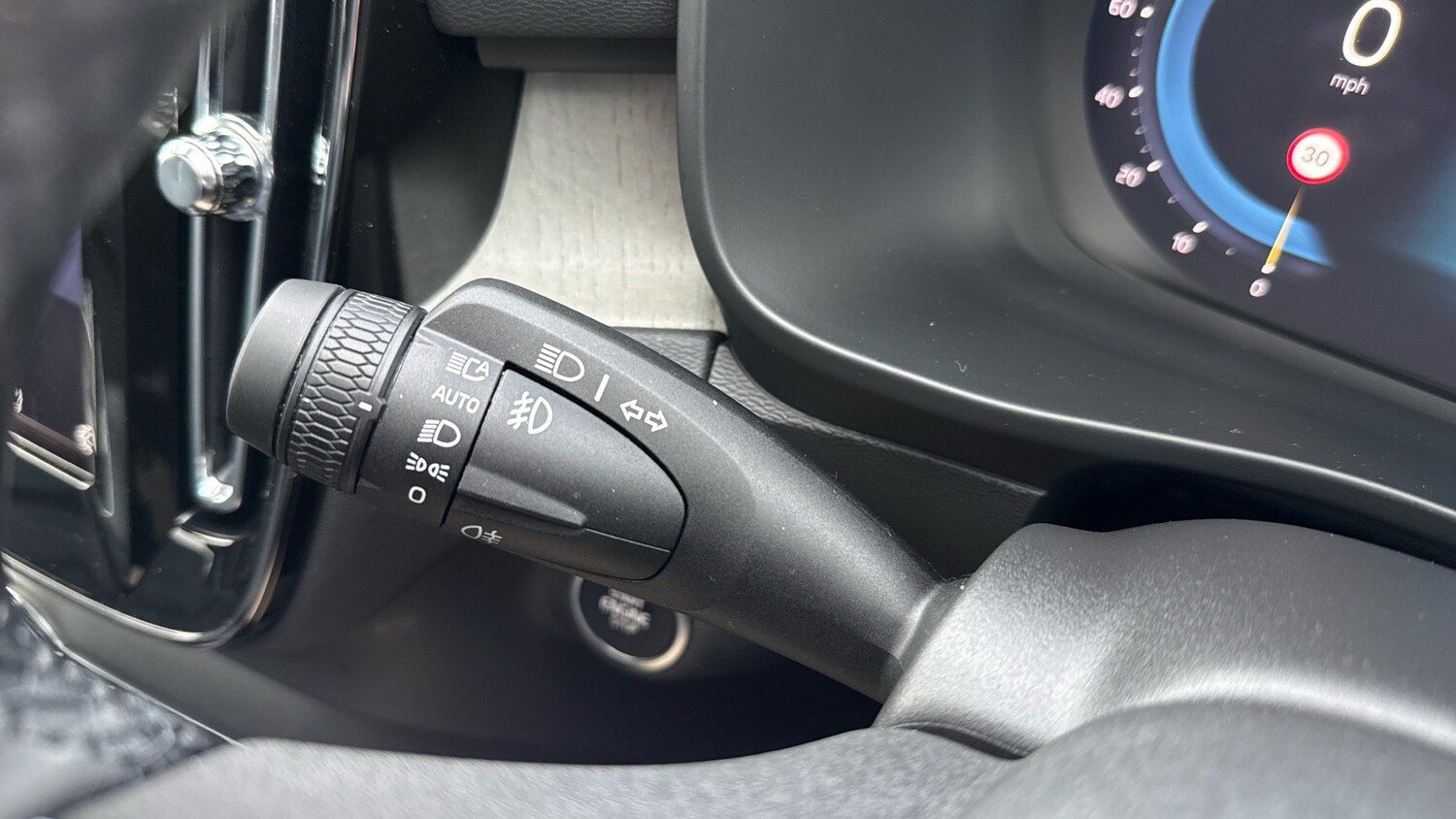 Used Volvo XC40 2024 for sale - 76653249: Photo 18