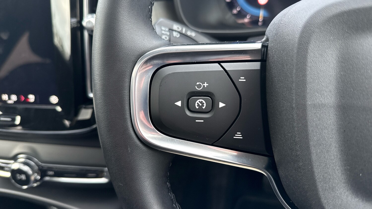 Used Volvo XC40 2024 for sale - 76653249: Photo 19