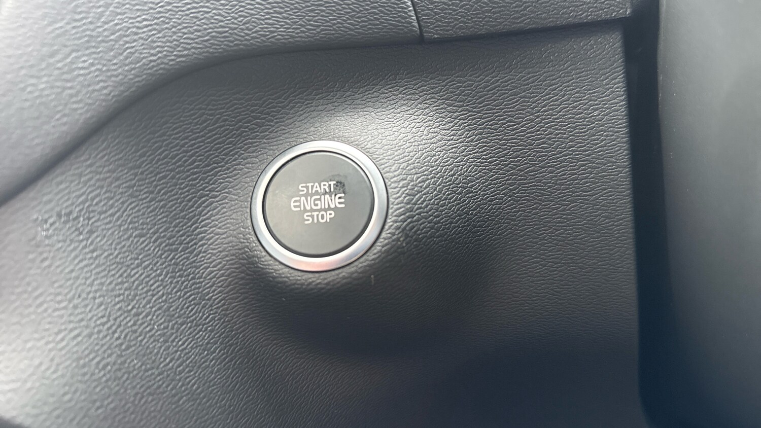 Used Volvo XC40 2024 for sale - 76653249: Photo 25